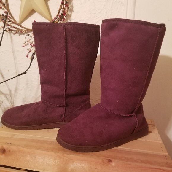 Boots - Picture 2 of 9